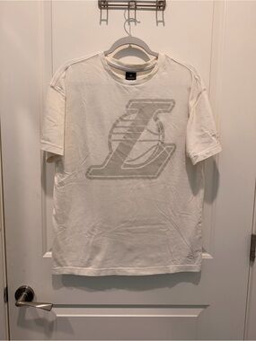 Fanatics Signature Los
Angeles Lakers Basketball T-
Shirt Cream Medium